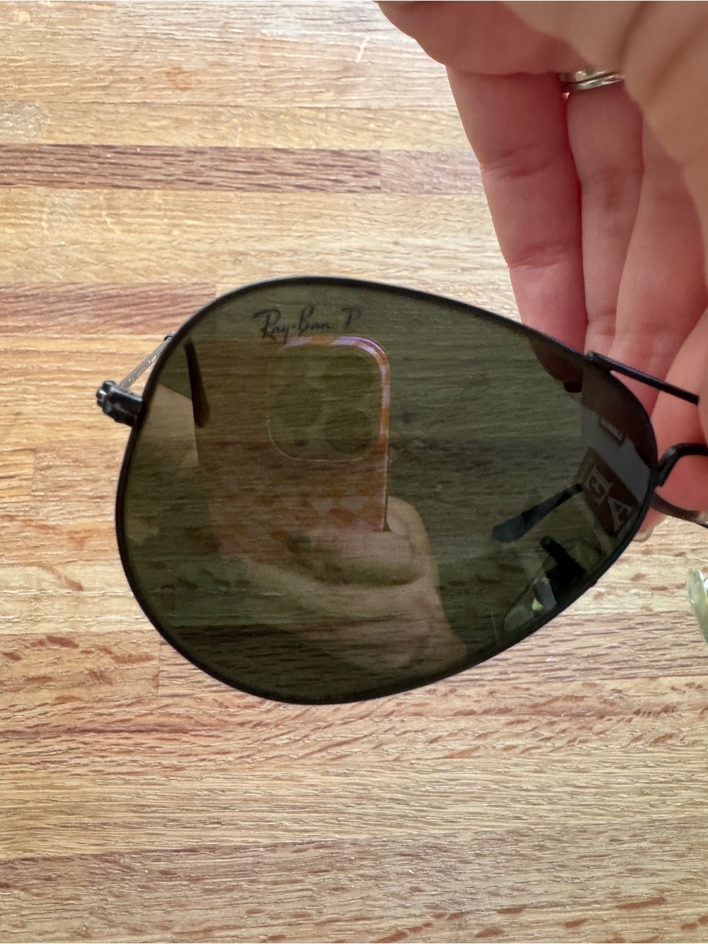 Aviator-Style Sunglasses in Black Polarized lenses and Black Frame - Picture 2 of 3